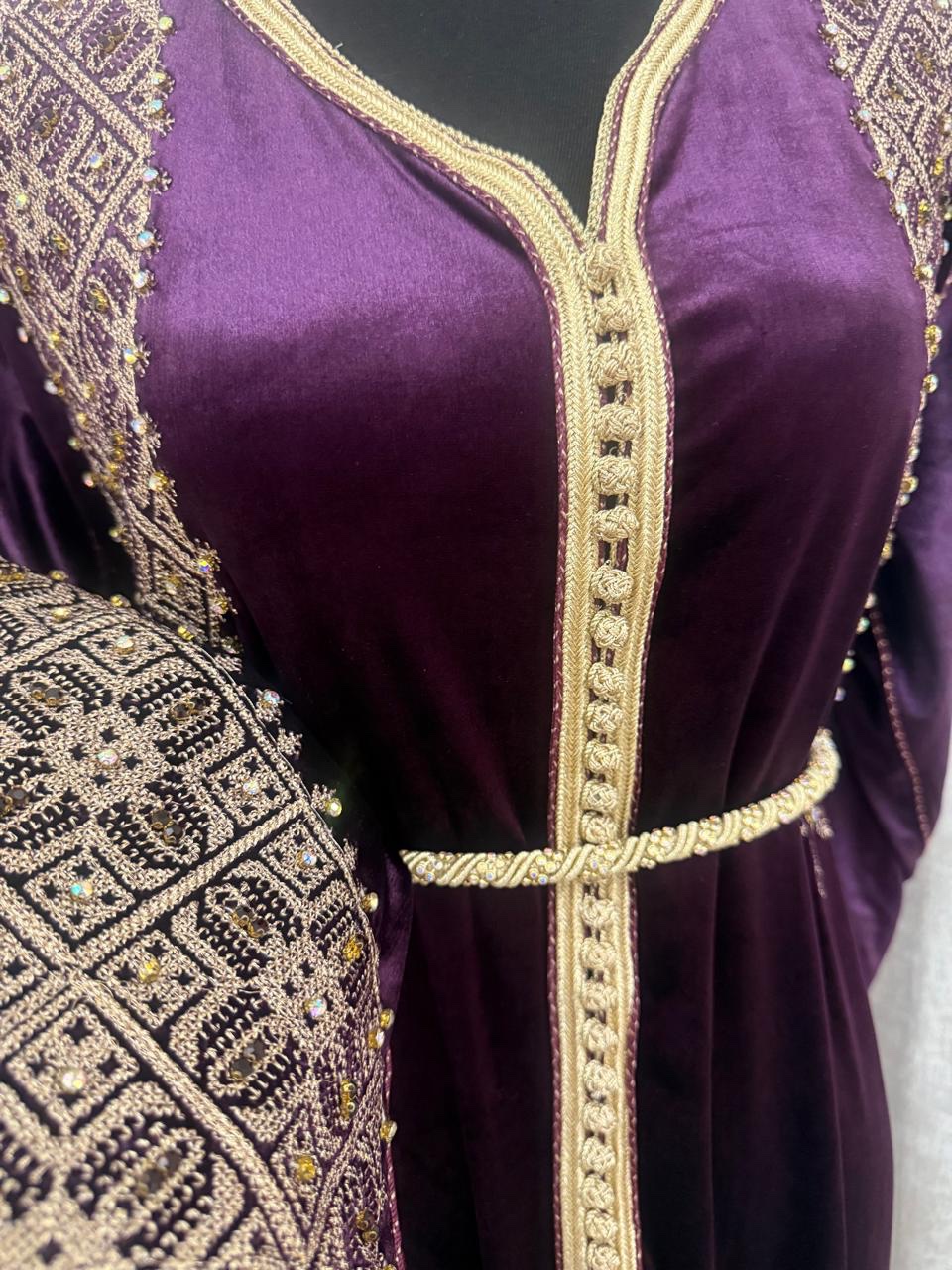 36a69c8c-9f52-47c5-bc6a-f283d06fa347-3 قفطان مخملي بالطرز الفاسي - Image 1