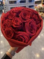 ورد وسكارف شتوي أحمر