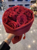 ورد وسكارف شتوي أحمر - Image 3